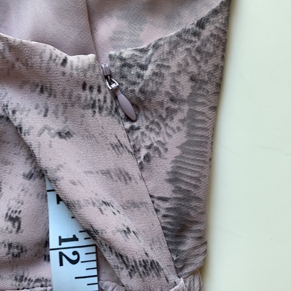 Banana Republic crossover top - Picture 6 of 9